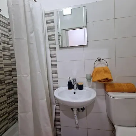 Properties - Modern Studio With Roof Terrace And Private Yard *