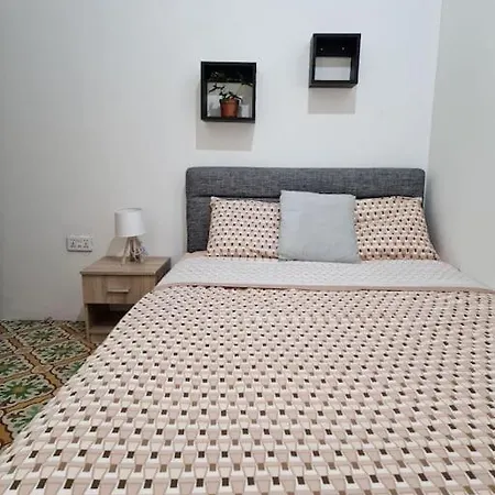 Appartamento Properties - Modern Studio With Roof Terrace And Private Yard Gzira