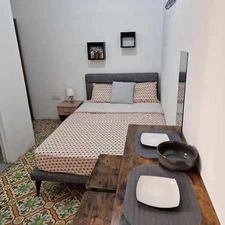 Properties - Modern Studio With Roof Terrace And Private Yard *