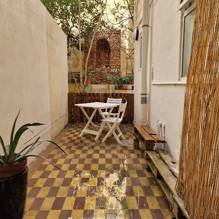 Properties - Modern Studio With Roof Terrace And Private Yard דירה *